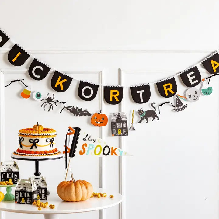 SPS1302 - Trick or Treat Felt Banner